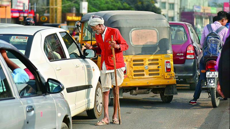 A beggar near a traffic signal at Gachibowli on Monday. (Photo: DC)