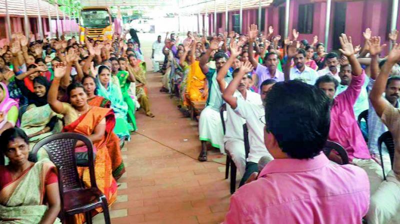 Parents of students at Kalavoor Higher Secondary School take oath as part of campaign of no TV serial at home during study time.