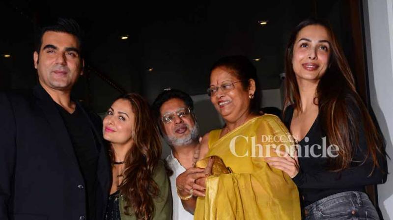 Arbaaz Khan joins Malaika Arora Khan and her family for a bash