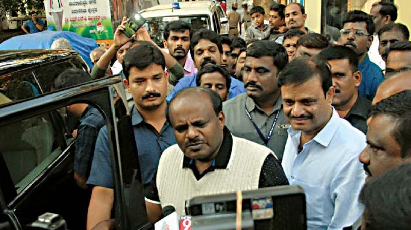 Chief Minister H.D. Kumaraswamy with Congress MLA Munirathna at his residence in Bengaluru on Tuesday.