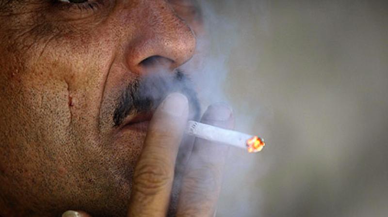 An individual who smoked 20 cigarettes a day for 50 years has a higher relative risk of heart disease (Photo: AFP)