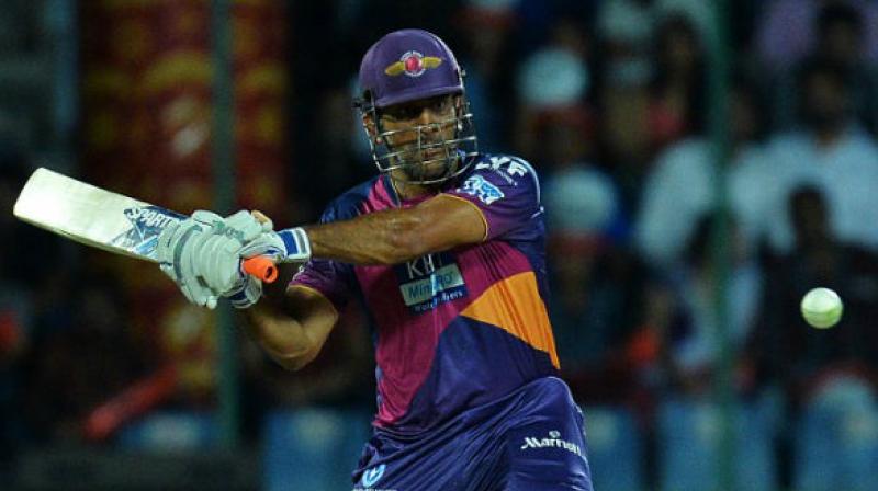 MS Dhoni recommended to use coloured bat in IPL