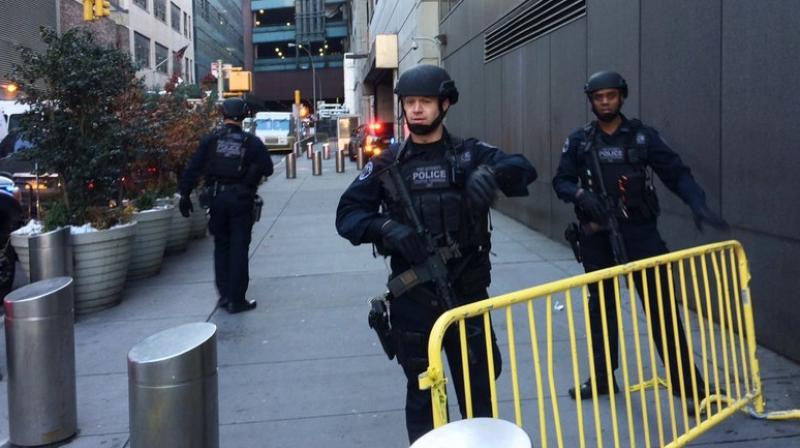 The explosion, which was of unknown origin, took place in midtown Manhattan at 42nd Street and 8th Avenue. (Photo: AP)