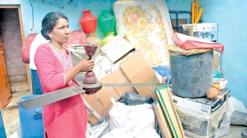 Evicted, a woman gathers her belongings at Muthumariamman Nagar, Arumbakkam,  near Tamil Nadu Pollution Control Board office on Friday. (Photo: DC)