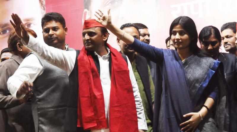Uttar Pradesh Chief Minister Akhilesh Yadav with wife Dimple Yadav at an election rally in Lucknow. (Photo: PTI)