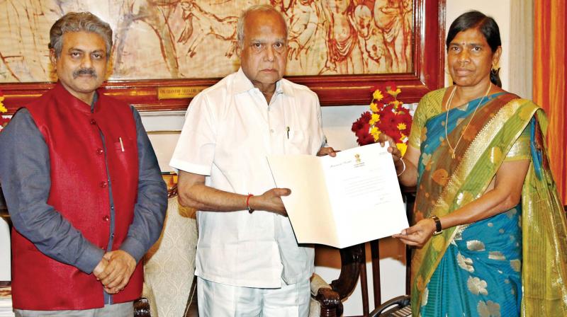 Governor Banwarilal Purohit hands over  appointment order to S. Thamarai Selvi, new VC of Thiruvalluvar University, Vellore, on Tuesday.