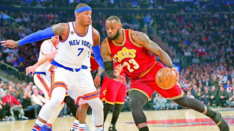 Cleveland Cavaliers LeBron James (right) in action against New York Knicks Carmelo Anthony. (Photo: AP)