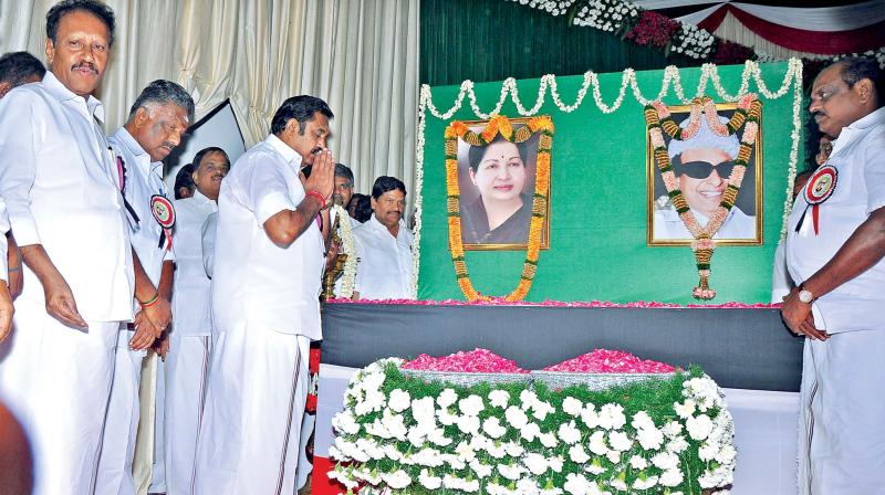 Chief Minister Edappadi K. Palaniswami pays floral tributes to AIADMK late founder M.G.R and late CM J. Jayalalithaa, before the commencement of the meeting on Tuesday (Photo: DC)