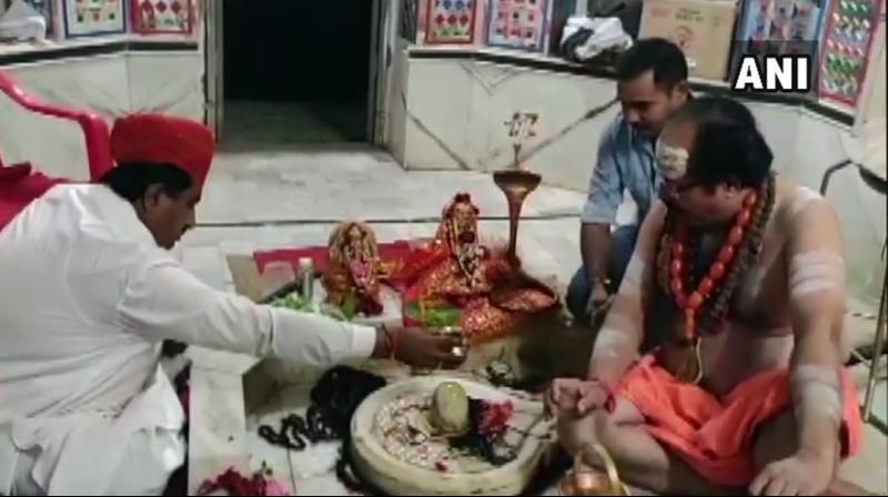 Shale Mohammad is the son of a famous Muslim religious leader Gazi Fakhir, who is known to visit Hindu temples regularly to worship and seek blessings. (Photo: ANI)