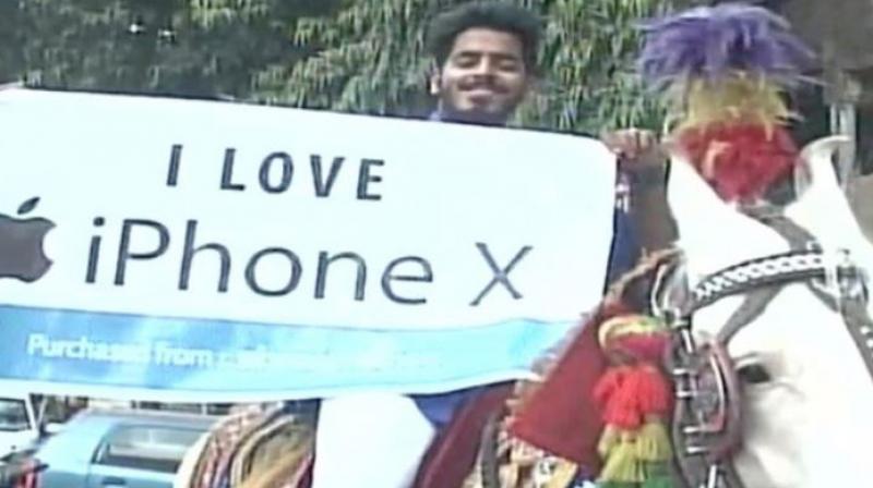 A man from Thane (Mumbai) go to get his iPhone X on a horse and with a placard on his hand reading I love iPhone X. (Photo: ANI | Twitter)