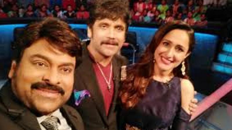 Pragya Jaiswal with Chiranjeevi and Nagarjuna.