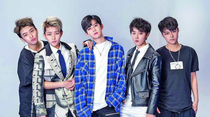 Acrush, Chinas hottest boy band thats actually made up of five androgynous girls