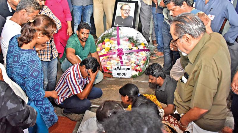 Gnanis grieving family of wife and son, along with the large gathering of friends and admirers, handing over his body to the Madras Medical College for students study and research on Monday evening, as per his wish (Photo: DC)