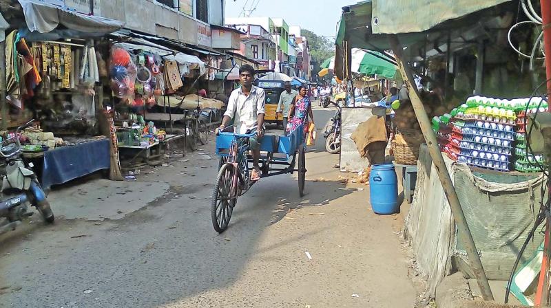 Congested Aynavaram  market area. (Photo: DC)