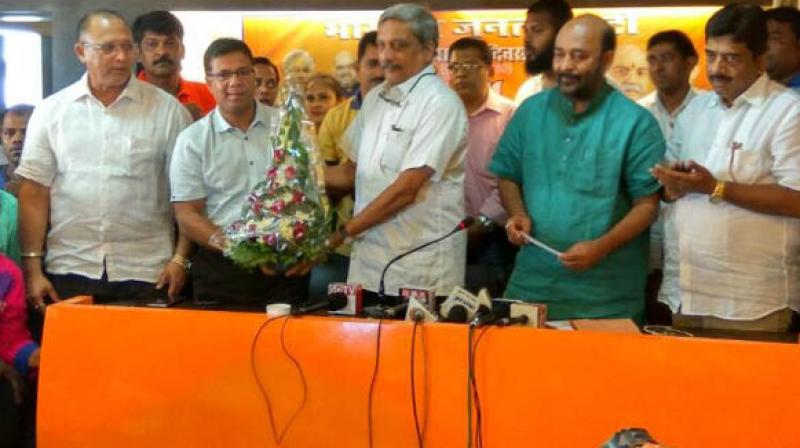 Former Congress MLA Vishwajeet Rane joins BJP in presence of Goa CM Manohar Parrikar. (Photo: File)