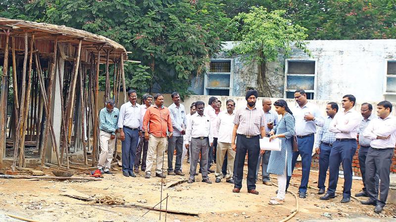 Harmander Singh, principal secretary, municipal administration, along with D. Karthikeyan,  commissioner, Greater Chennai Corporation, and other corporation officials supervises the project. (Photo:DC)