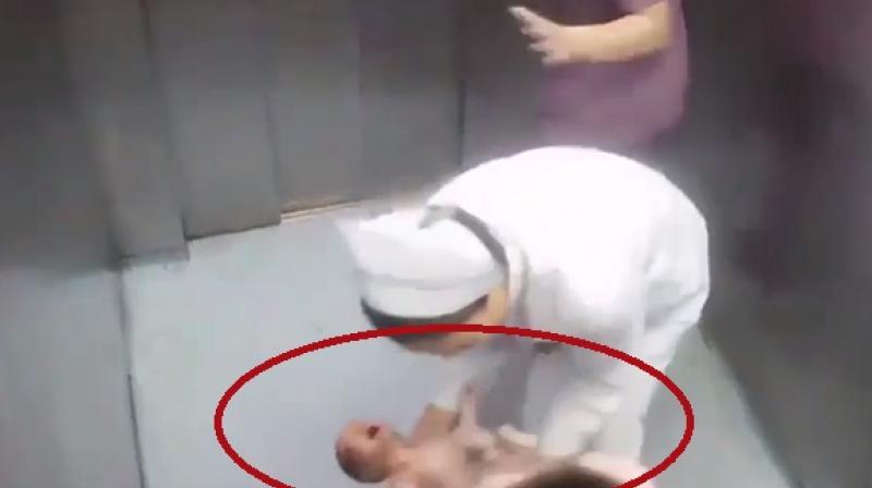 The woman was carried to a bed while the umbilical cord was still attached (Photo: YouTube)