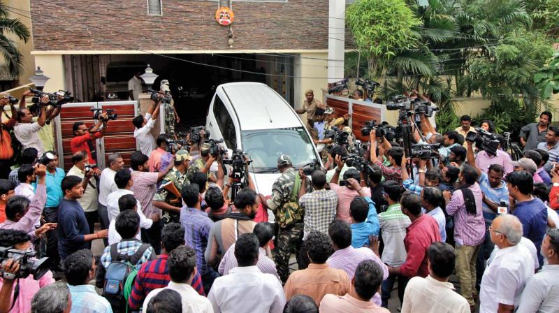 Mediapersons and onlookers gather outside the residence of Rama Mohana Rao at Anna Nagar during I-T raids on Wednesday. (Photo: DC)