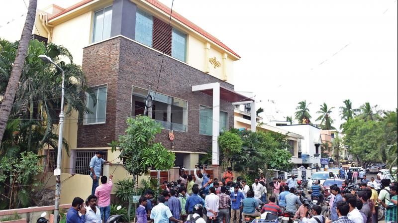 Crowd gathers outside chief secretary P. Rama Mohana Raos house in Chennai  during the I-T raids on Wednesday. (Inset) Rama Mohana Rao (Photo: DC)