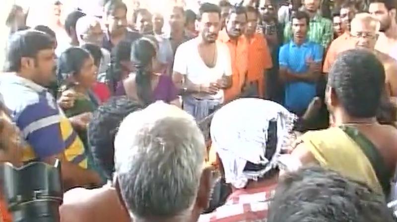 A steady stream of visitors thronged the house, offering garlands and placing a wreath on the mortal remains kept in a body freezer, before the last rites. (Photo: ANI Twitter)