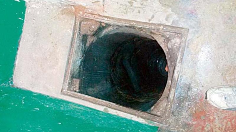 Irfan, the deceased, had dived down to clean the manhole on Thursday when he fell unconscious after inhaling poisonous gases trapped inside. (Photo: File/Representational)