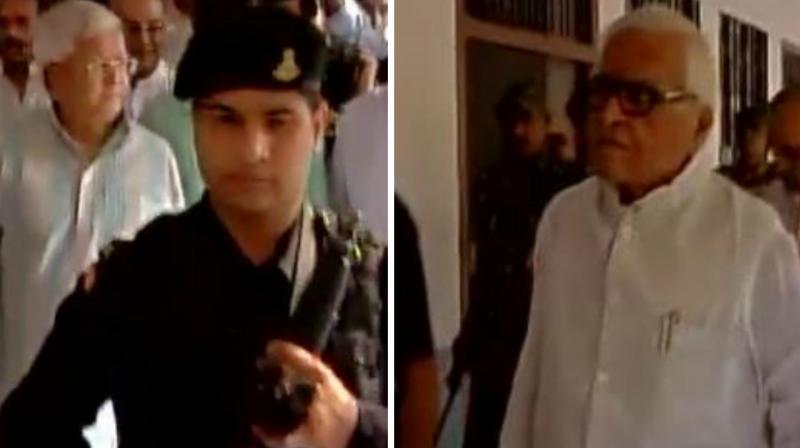Lalu Yadav, Jagannath Mishra appears before special CBI court in Fodder Sam Case. (Photo: ANI | Twitter)