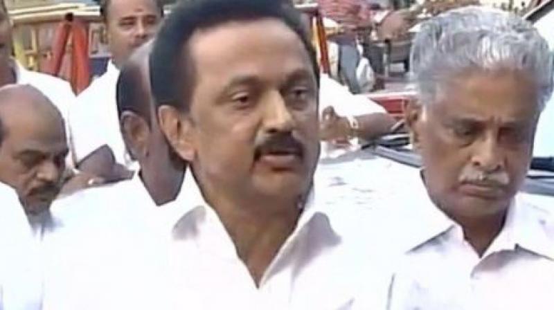 M K Stalin meets Tamil Nadu Governor, requests to dissolve Palaniswamy government. (Photo: ANI | Twitter)