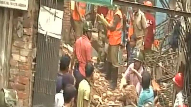 A portion of the almost century-old building at 10 Mirror Street under Taltala police station limits in Kolkata collapsed at around 12.45 pm on Tuesday. (Photo: ANI | Twitter)