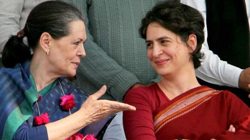 Sources present in CWC meeting shared that Sonia Gandhi told that if Congress wants to put up a credible show in the next Lok Sabha elections, a young face would have to assume control and manage the affairs of the party. (Photo:PTI | File)