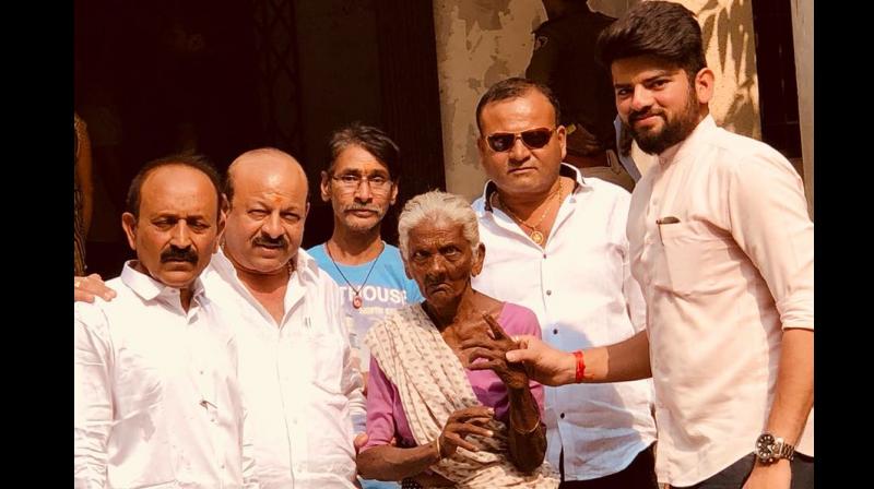 Motli Ba is among the senior-most voters in the state of Gujarat who witnessed the historic Dandi March led by Mahatama Gandhi in 1930 as part of the Civil Disobedience Movement. (Photo: Twitter | @airnewsalerts)