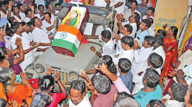 OPS faction leader K. Pandiarajan along with party cadres, campaigns with a model of Jayalalithaas coffin for RK Nagar bypoll on Thursday to garner votes for their candidate E. Madhusudhanan.