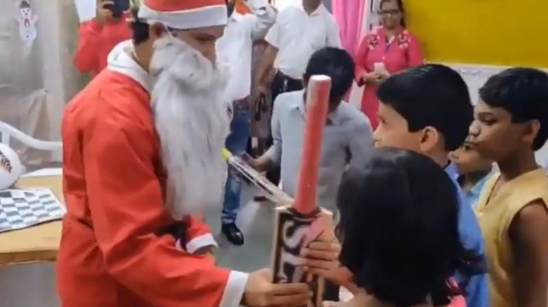 The Master Blaster donned a new avatar of Santa Claus to surprise some kids at the Ashray Child Care Centre. (Photo: Screengrab)