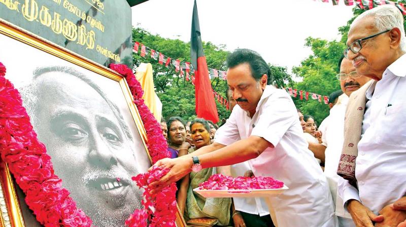 DMK working president M.K. Stalin pays floral tribute to Annadurai at Valluvar Kottam. (Photo: DC)