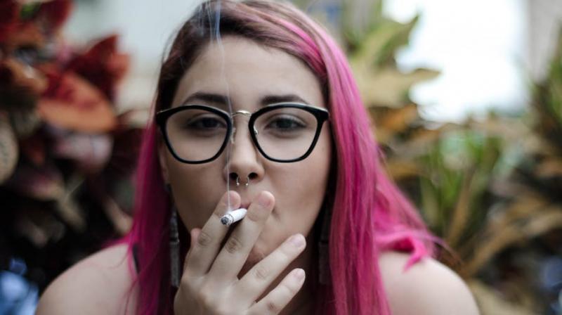 Vaping leads to teens smoking real cigarettes. (Photo: Pexels)