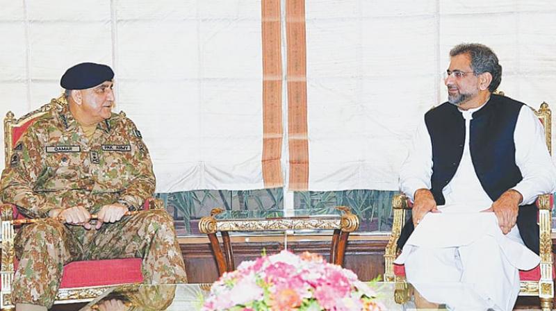 Pakistan Prime Minister Shahid Khaqan Abbasi and Army Chief General Qamar Javed Bajwa (Photo: AP)