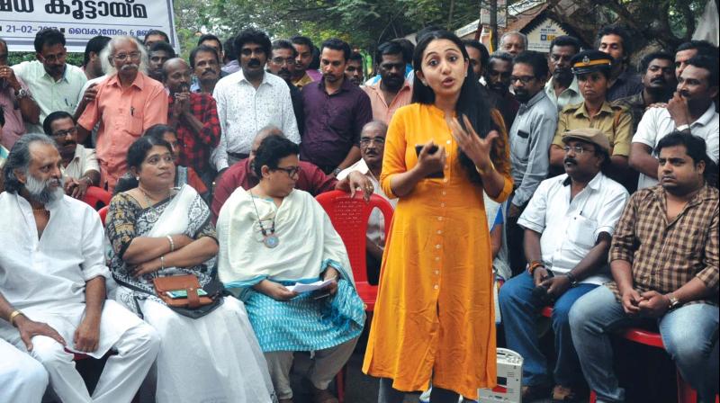 Actor Nithya Das speaks at a meeting organised by the film fraternity in Kozhikode on Tuesday to protest against the attack on a female actor. Lyricist Kaithapram Damodaran Namboodiri, director V.M. Vinu, script writer Deedi Damodaran and writer K.P. Sudheera are also seen. (Photo:  DC)