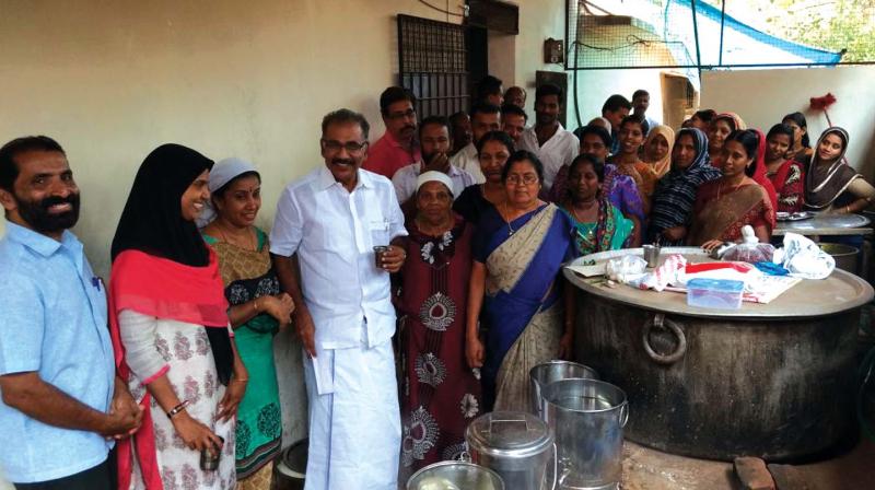 Transport minister A.K. Saseendran with students, teachers and parents of the school.