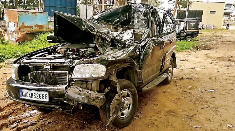 The car carrying the TV actors Jeevan and Rachana that hit a canter, killing them both, near Nelamangala on Wednesday 	 	 KPN