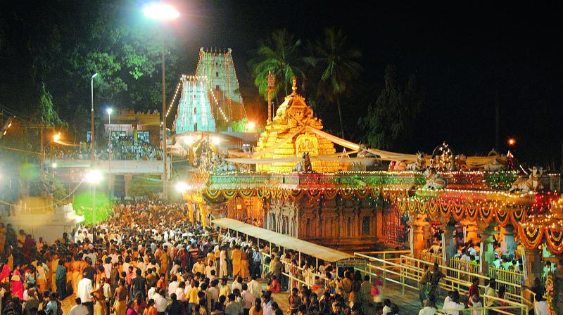 The Srisailam temple is abuzz with devotees as it gets decked up for Mahasivarathri. (Photo: DC)