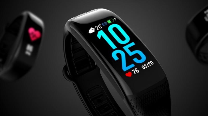 It is an IP67 waterproof smart fitband and sports an easy plugging and charging, and also features heart monitor, calorie monitor and message alert.