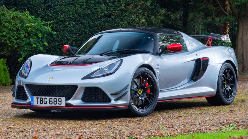 The Exige Race 380 uses a 2-way adjustable Ohlins damper system on its suspension, along with front and rear anti-roll bars.