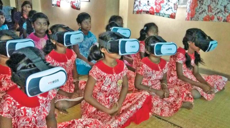 Children enjoy virtual reality workshop conducted by Mumbai-based Epoch Aerospace. (Photo: DC)