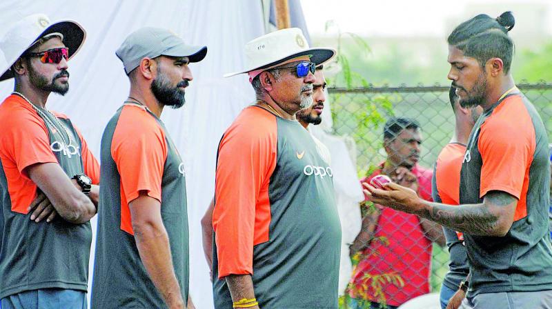 India bowling coach Bharat Arun (second from right) with Umesh Yadav (right), Mohammed Siraj (left) and Mohammed Shami. (Photo: DC)
