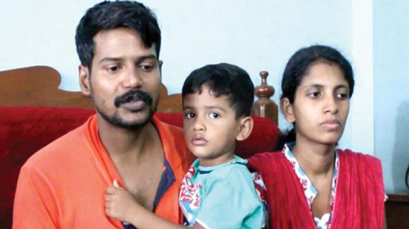 Vinod Kumar and his family who fell victim to highway robbers at Wadakkanchery. (Photo: DC)