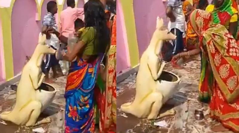A shocking video of a bunch of women worshipping a dustbin allegedly outside a temple in Bihar is making rounds on social media. (Photo: Videoscree)