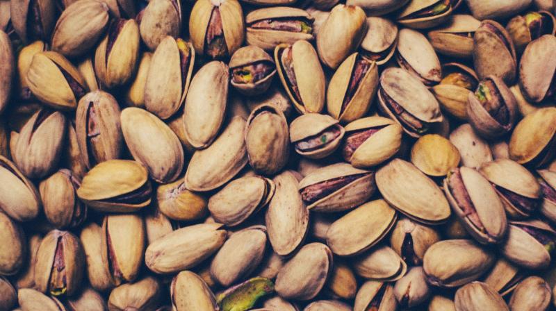 Consuming nuts reduces risk of developing heart rhythm irregularity. (Photo: Pexels)