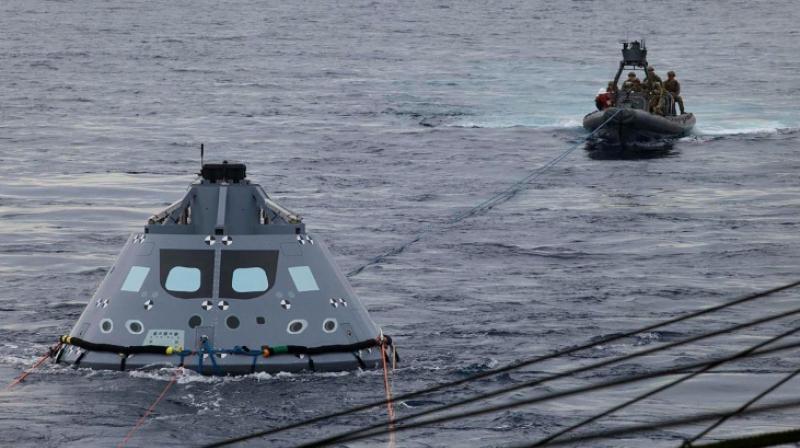 US Navy divers and other personnel practicing for recovery of Orion on its return from deep space missions, using a test version of the crew module (Photo: AFP)