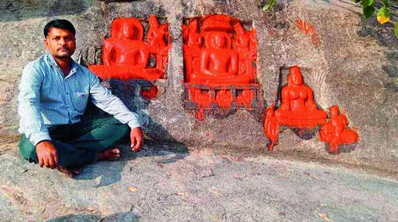 Historian Reddy Ratnakar Reddy with sculptures belonging to Jain Thirthankaras at Siddenki village. (Photo: DC)