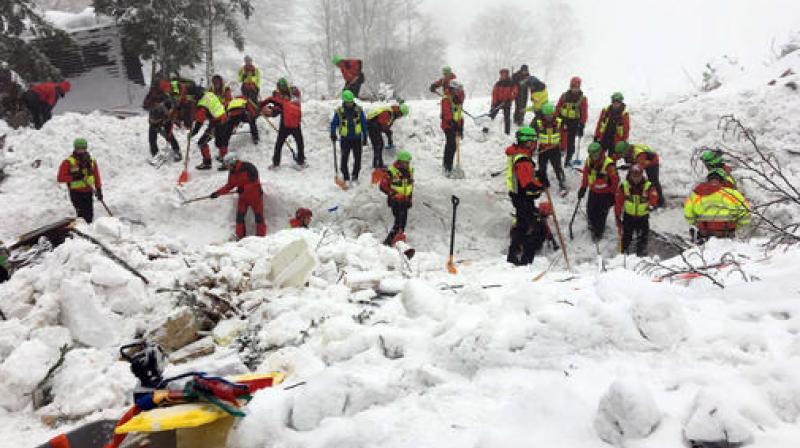 Rescuers work in the area of the avalanche-hit Rigopiano hotel, central Italy. (Photo: AP)