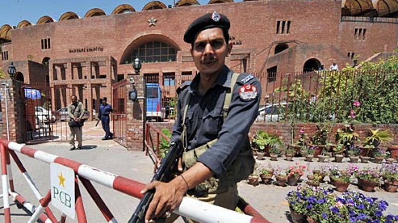 Around 10,000 policemen, elite police commandoes and paramilitary rangers would provide security cover for the final in and around the Gaddafi stadium which is also the headquarters of the PCB. (Photo: AFP)